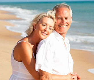 Relations amoureuses entre femmes et hommes matures retraités